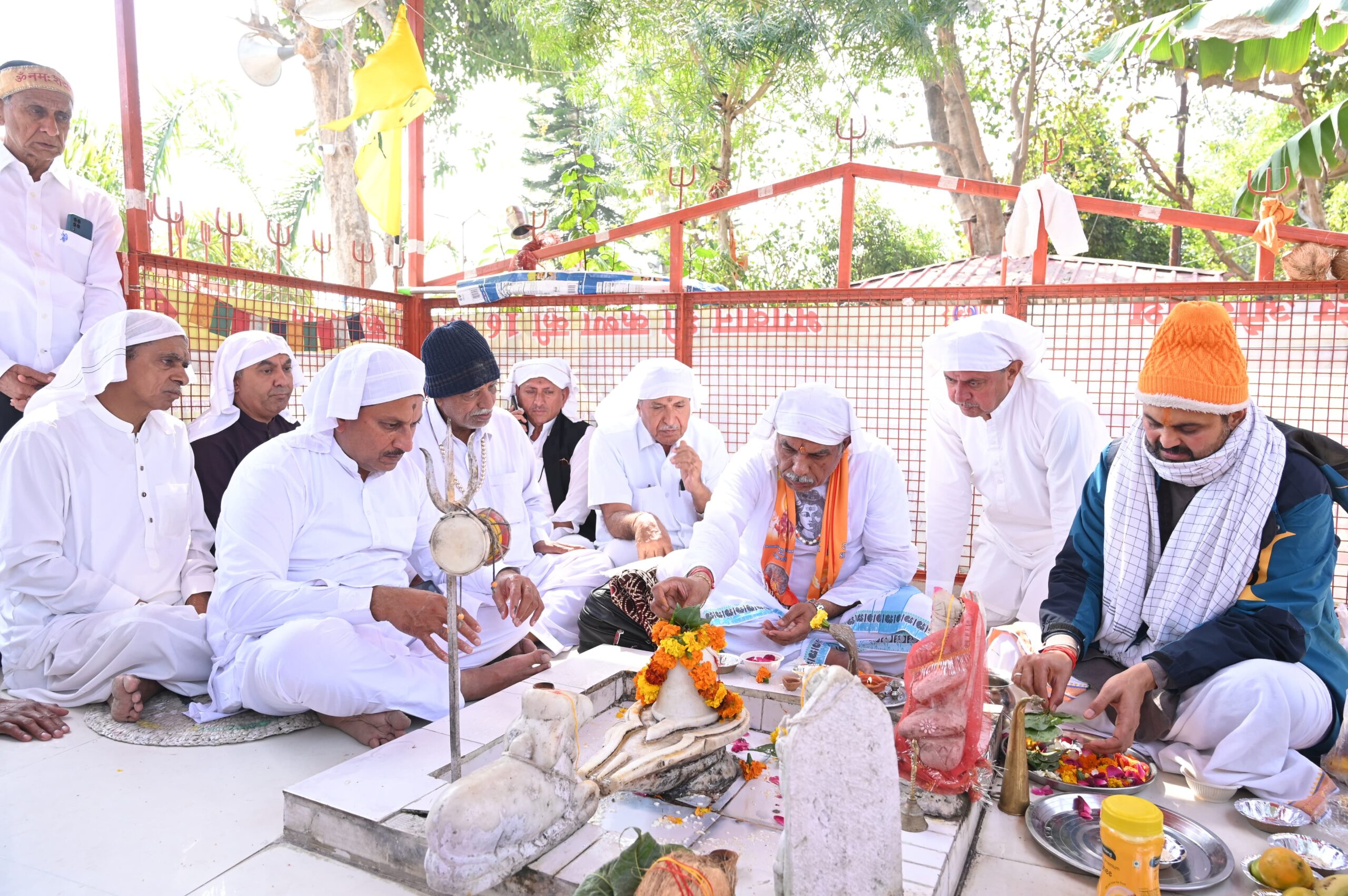 Pakistani Hindu devotees पाकिस्तान के सिंध प्रांत से 58 हिन्दू श्रद्धालुओं का जत्था पहुंचा हरिद्वार